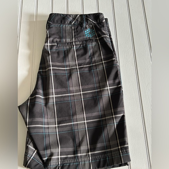 PUMA boys XL golf / casual plaid shorts - Picture 3 of 7